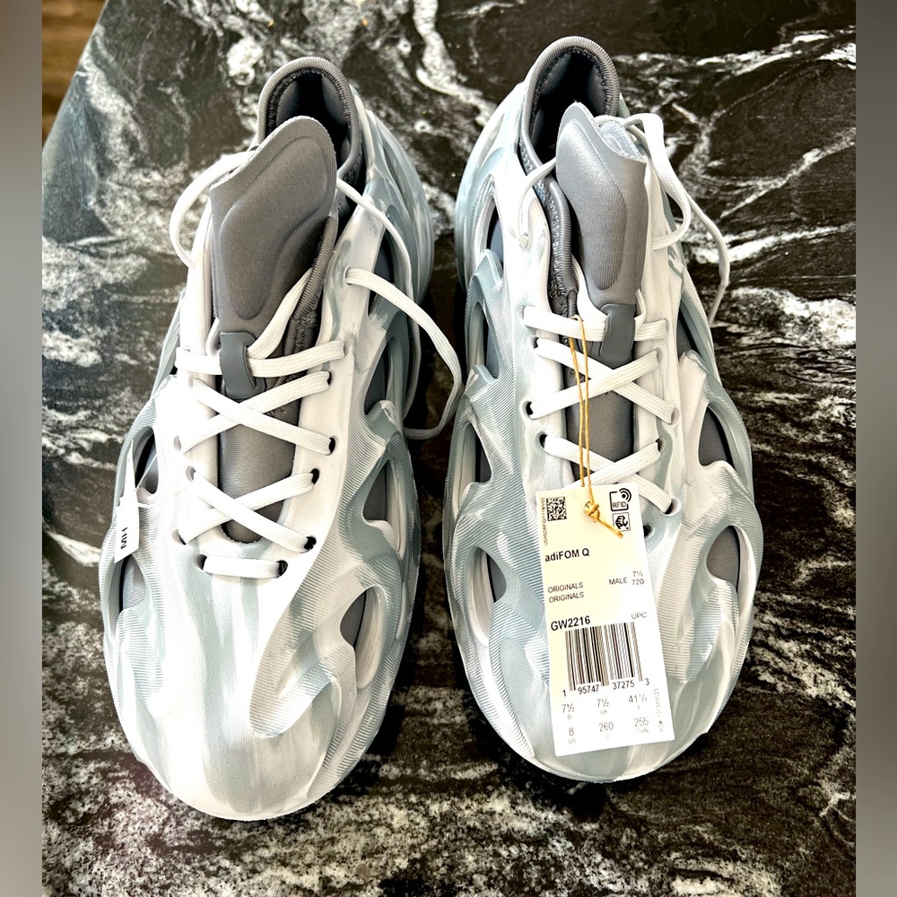 Men’s Adidas Original Shoes. Size 8. NEW